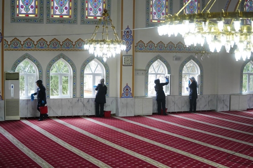 Bolu Belediyesi’nden camilerde Ramazan temizliği