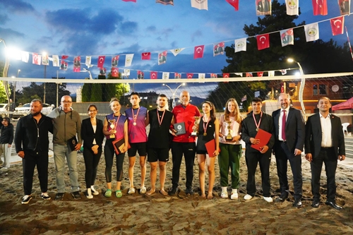 Plaj Voleybolu Turnuvasında Şampiyon “Çorlu Boss” Oldu