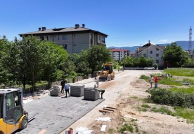 Bolu Belediyesi Fen İşleri ekipleri kentin dört bir yanında sahada