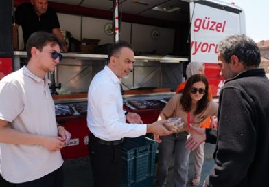 Bolu Belediyesi’nden binlerce kişiye aşure ikramı